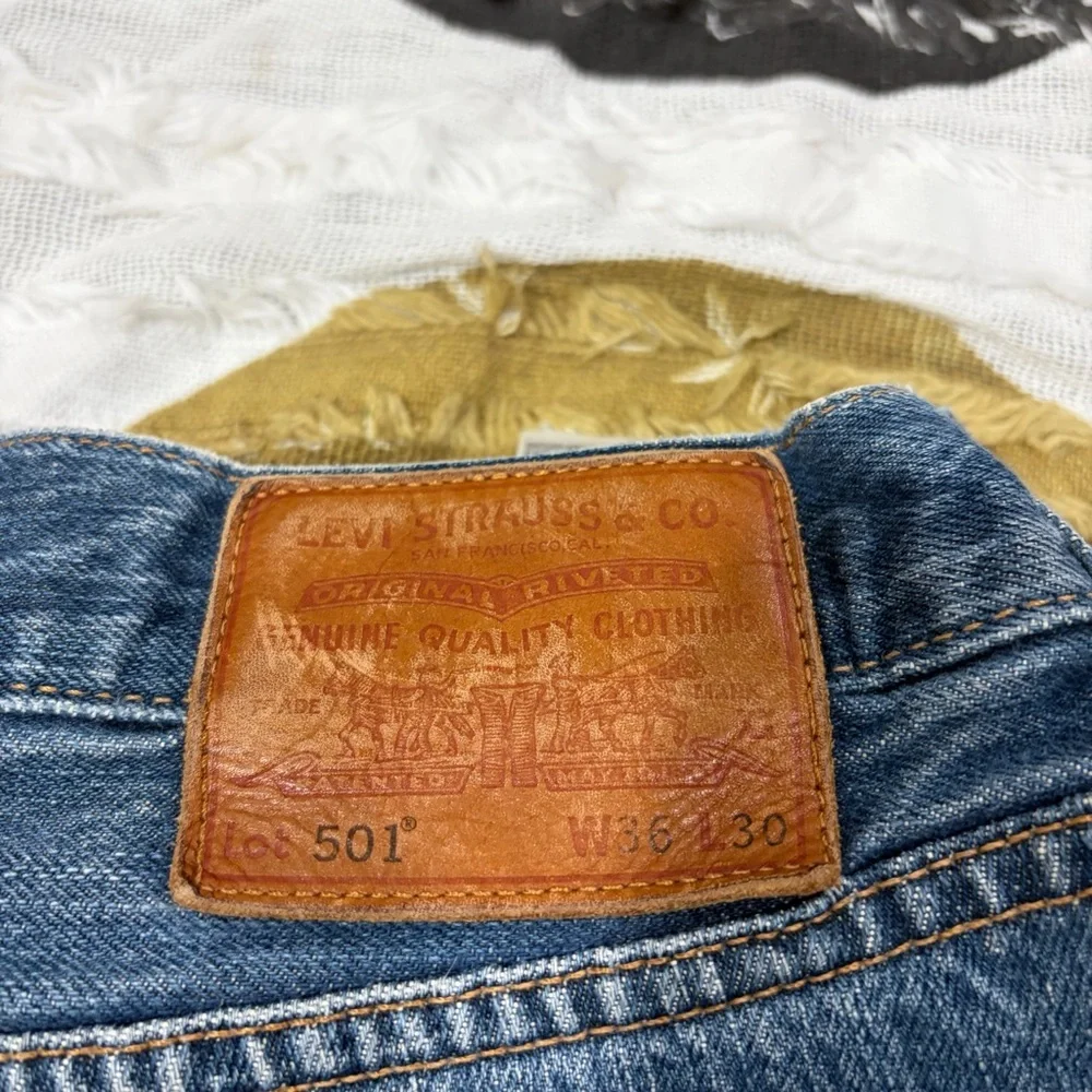 Levis 501 Jeans Mens 36x30 Blue Straight Fit Leg Medium Wash Cotton Button Fly